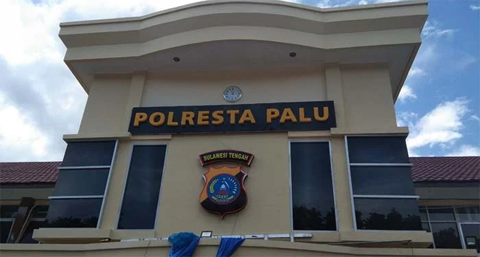 Papan nama Kantor Polres Palu telah diganti menjadi Polresta Palu setelah dinaikkan tipenya. (Foto: Humas Polres Palu)