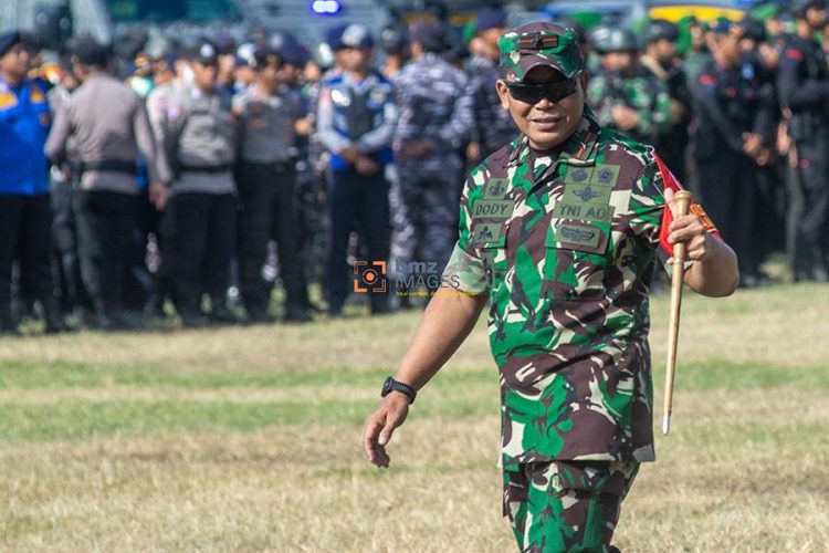 Danrem 132 Tadulako, Brigjen TNi Dody Triwinarto pada kesempatan apel pasukan pengamanan kunker Presiden di Yonif 711/Raksatama, Senin (25/3/2024). (bmzIMAGES/Basri Marzuki)