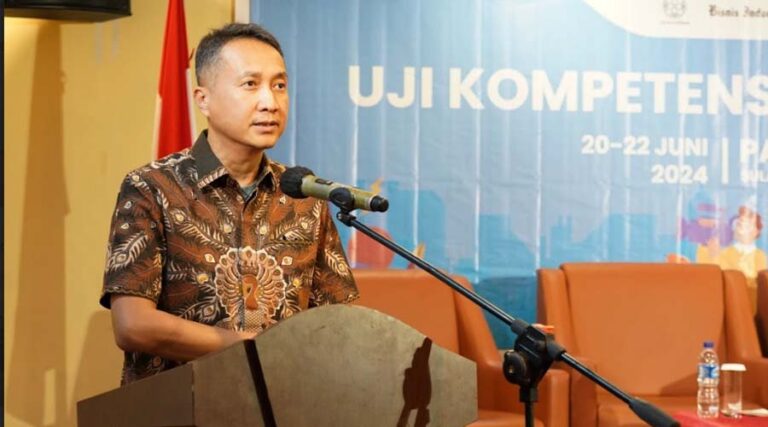 Head of Communications PT Vale Suparam, Bayu Aji menyampaikan sambutan pada pembukaan UKW di Palu, Kamis (20/6/2024). (Foto: HO-PT Vale)