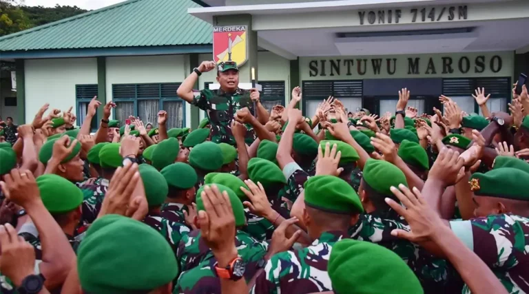 Danrem 132/Tdl, Brigjen TNi Deni Gunawan di Yonif 714/Sintuwu Maroso, Poso, Kamis (17/10/2024). (Foto: Penrem 132/Tdl)