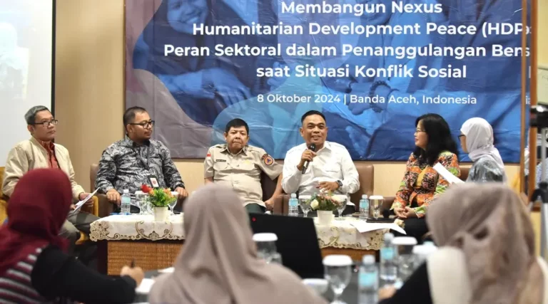 Direktur Pencegahan BNPT, Irfan Idris mengisi panel diskusi lokakarya membangun Nexus Humanitarian Development Peace (HDP) di Hotel Hermes, Banda Aceh, Selasa (8/10/2024). (Foto: UN Women Indonesia)