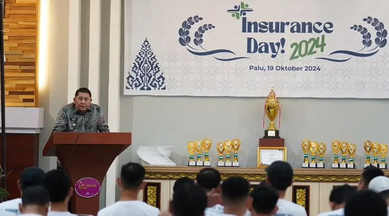 Pjs Wali Kota Palu, Muschsin Husein Pakaya menyampaikan sambutan pada peringatan Hri Asuransi Nasional di Palu, Sabtu (19/10/2024). (Foto: prokopim Setda Kota Palu/Jufri)
