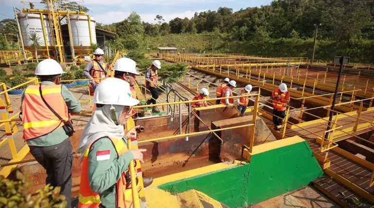 Rombongan Forum KTT Sulteng melihat langsung pusat pengolah limpasan air di PT Vale Indonesia, Blok Sorowako, Kamis (24/10/2024). (Foto: HO-PT Vale Indonesia)