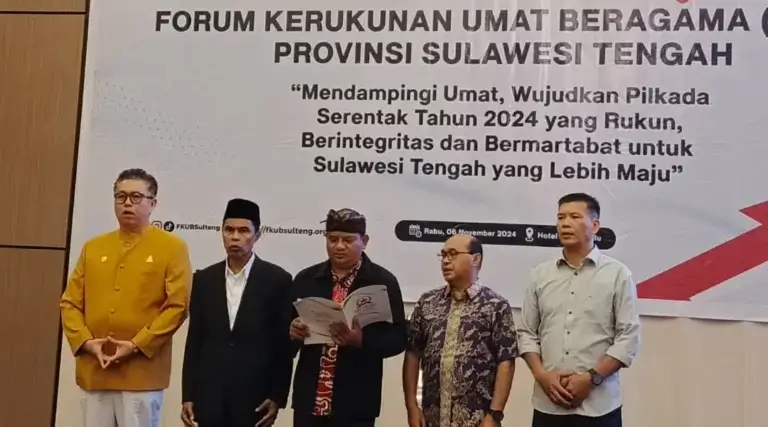 Sejumlah tokoh agama mendeklarasikan Pilkada Rukun yang diasilitasi FKUB Sulteng, Rabu (6/11/2024). (Foto: FKUB Sutleng)