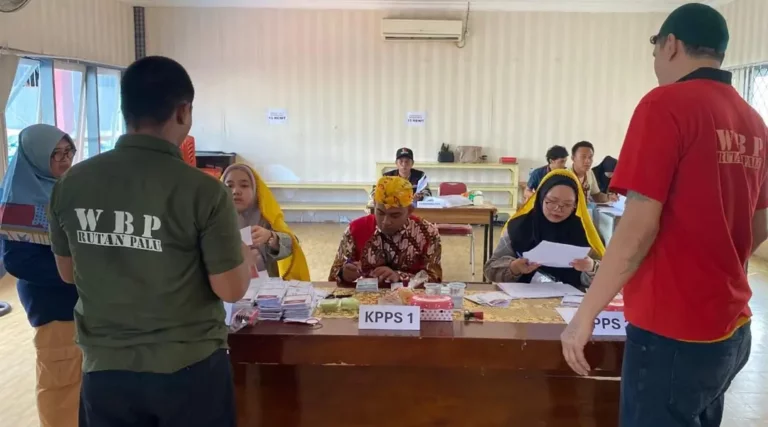 Suasana penyaluran hak pilih WBP di Palu, Rabu (27/11/2024). (Foto: Kemenkumham Sutleng)