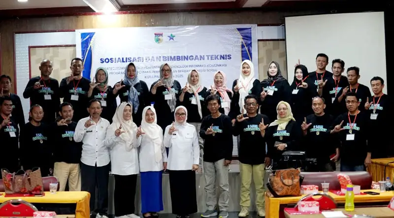 Foto bersama usai pembukaan Sosialisasi Program Transformasi Perpustakaan Berbasis Inklusi Sosial di Palu, Rabu (12/5/2025). (Foto: Prokopim Setda Kota Palu)