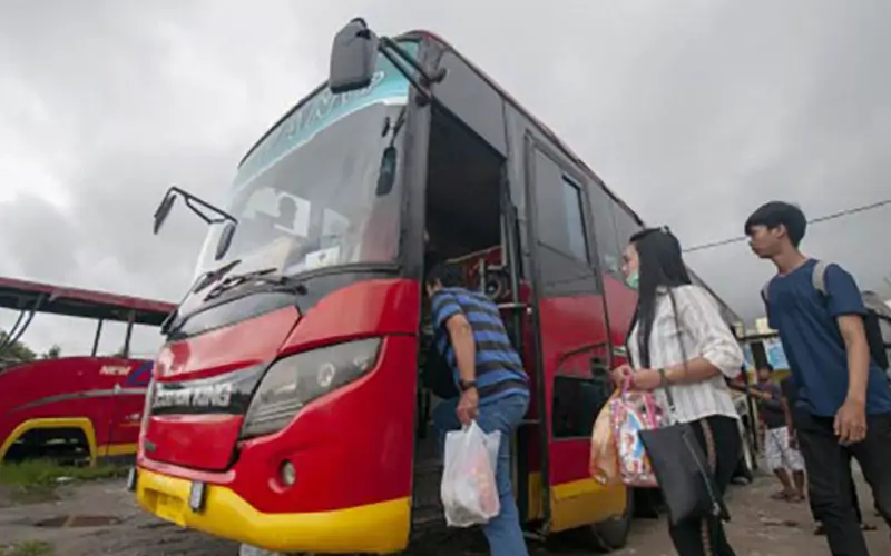 Ilustrasi pemudik di Terminal Tiipo Palu,