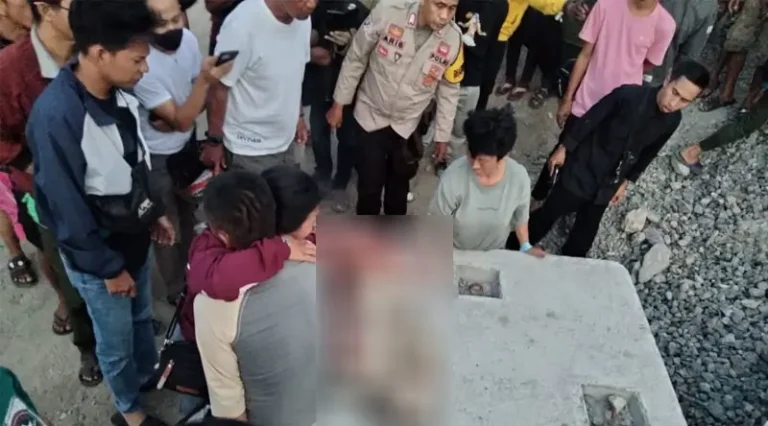 Warga mengerumuni mayat yang tak dikenali yang mengapung di pantai Talise, Jumat (28/2/2025). (Foto: Humas Polresta Palu)
