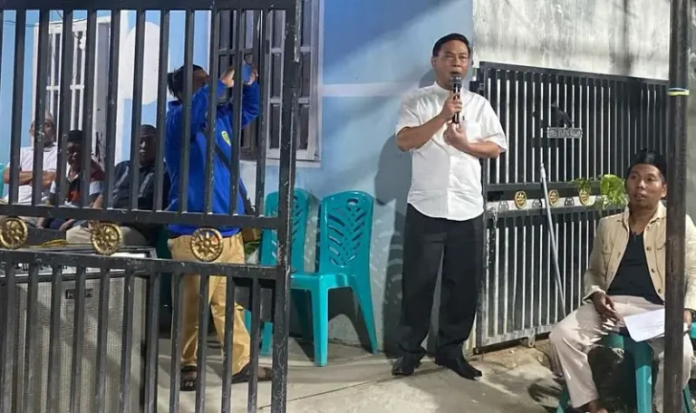 ANggota DPRD Kota Palu, Armin saat reses di Kelurahan Petobo, Palu, Kamis (17/4/2025). (Foto: SPM)