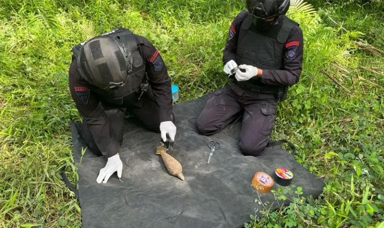 Proses persiapan disposal mortir aktif oleh Jibon Brimob Polda Sulteng di Tolitoli, Minggu (20/4/2025). (Foto: Humas Polda Sutleng)