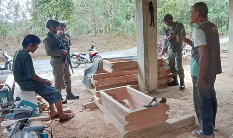 Satgas Madago Raya pada patroli jelang Paskah di Poso, Sabtu (19/4/2025). (Foto: Humas Satgas Madago Raya)