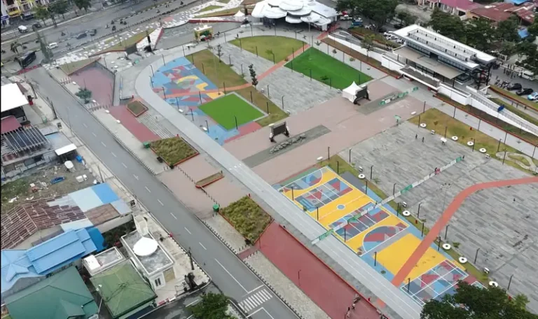 Foto udara lapangan Vatulemo dan lokasi food court di sisinya. (bmzIMAGES/Basri Marzuki)