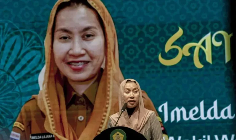 Wakil Wali Kota Palu, Imelda Liliana Muhidin menyampaikan sambutan pad apembukaan Festival Raudhah Haul Guru Tua di Palu, Rabu (9/4/2025). (Foto: bmzIMAGES/Basri Marzuki)