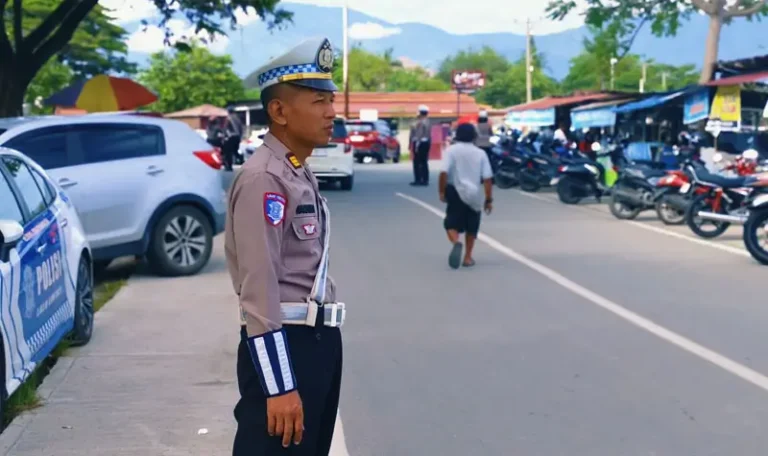 Polisi pada pengamanan arus mudik dan balik lebaran 2025 dalam operasi Ketupat Tinombala. (Foto: Humas Polda Sulteng)