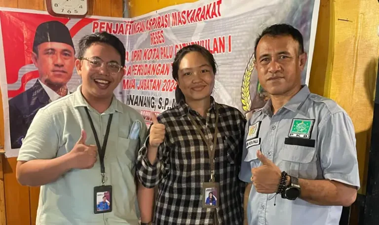 Foto bersama usai reses di Kedai Vespa, Palu, Selasa (22/4/2025) (Foto: Nawir A. Lamanda)