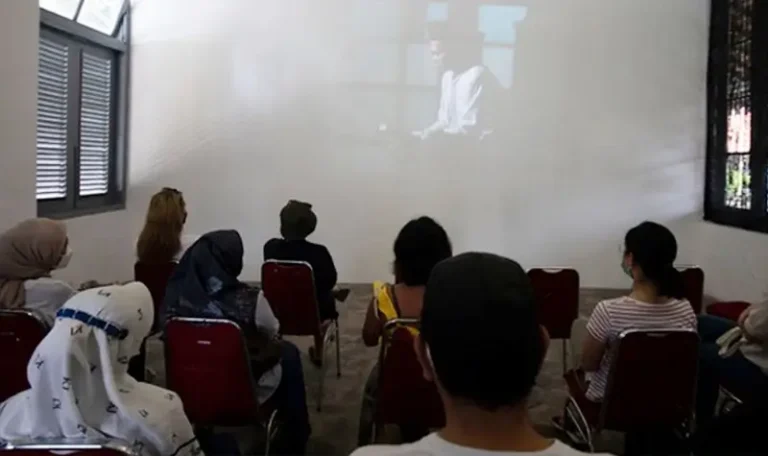 Nonton bersama, salah satu sesi Tualang Alteraksi yang digelar Besi Berani. (Foto: Besi Berani)