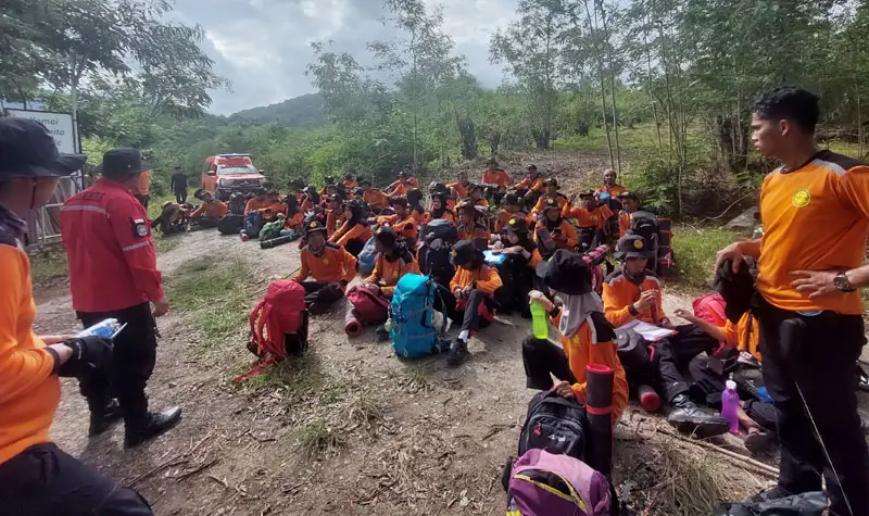 Prkatik lapangan pelatihan Jungle Rescue bagi Potensi SAR di Tahura Kapopo, Sigi. (Foto: Basarnas Palu)