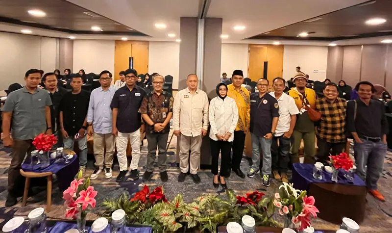 Foto bersama usai pembukaan Musda V IJTI Sulteng di Hotel Aston, Sabtu (17/5/2025). (Foto: IJTI Sutleng)
