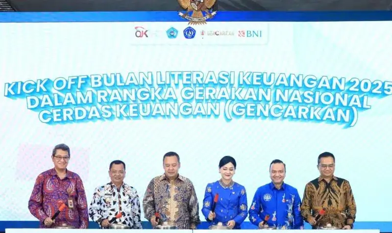 Kepala Eksekutif Pengawas Perilaku Pelaku Usaha Jasa Keuangan, Edukasi dan Pelindungan Konsumen OJK Friderica Widyasari Dewi saat peluncuran Bulan Literasi Keuangan (BLK) 2025, Brebes, Jawa Tengah, Kamis (22/5/2025). (Foto: HO-OJK)