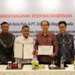 Wali Kota Palu, Hadaianto Rasyid (ketiga kiri) bersama Direktur Utama PT Srihapan Mega Persada, Bambang R. Loekman (ketiga kanan) usai meneken naskah kesepahaman pembangunan fasilitas MICE di Palu, Jumat (23/5/2025). (Foto: Prokopim Setd aKota Palu)