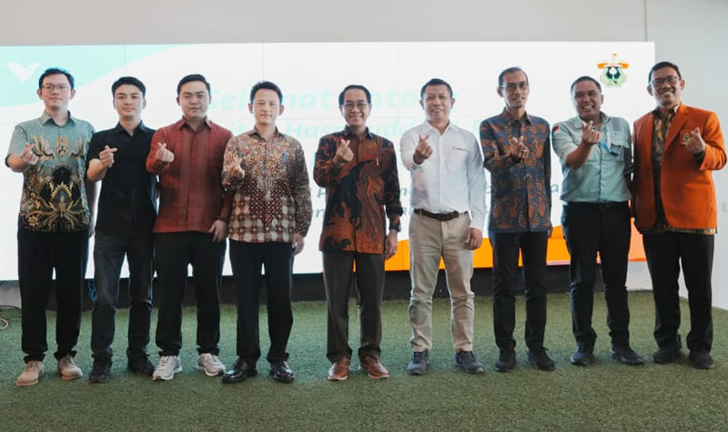 Fto bersama usai penandatangan naskah kerjasama strategis dalam pengembangan transformasi teknologi dan pengetahuan nikel berkelanjutan di Sorowako, Selasa (27/5/2025). (Foto: PT Vale Indonesia)