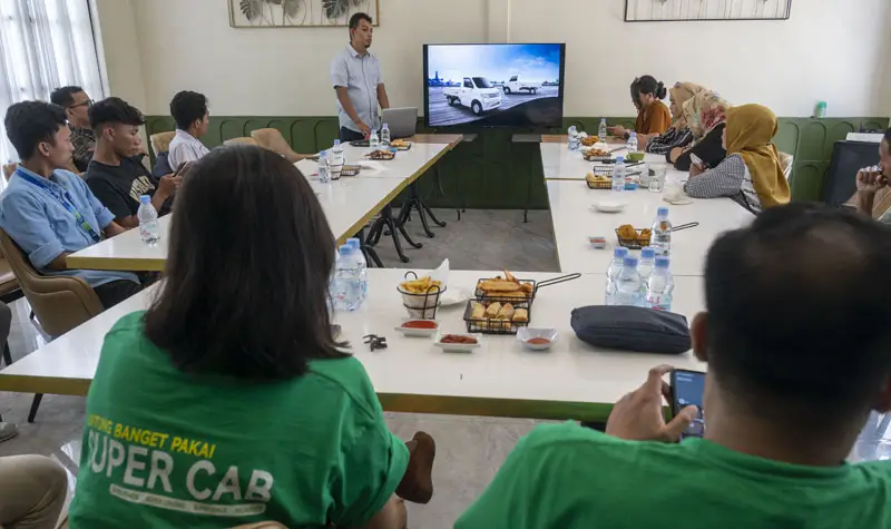 Penjelasan tentang keunggulan pick-up DFSK pada Media Gathering di Palu, Rabu (14/5/2025). (Foto: bmz)