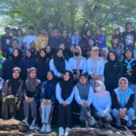 Komintas Mapala Pawana usai menanam mangrove di Mamboro Barat, Minggu (27/4/2025). (Foto: Mapala Pawana)
