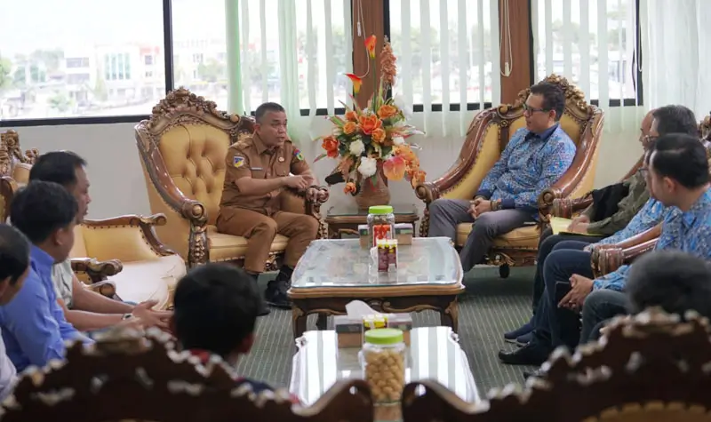 Wali Kota Palu, Hadianto Rasyid menerima kunjungan pengurus APindo SUlteng di ruang kerjanya, Senin (19/5/2025). (Foto: Prokopim Setda Kota Palu/Iwan)