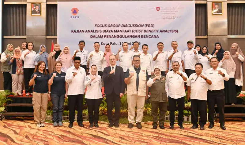 Foto bersama usai pembukaan FGD Penanggulangan Bencana bersama BNPB dan Kedutaan Swiss di palu, Rabu (14/5/2025). (Foto: prokopim Setda Kota Palu/Iwan)
