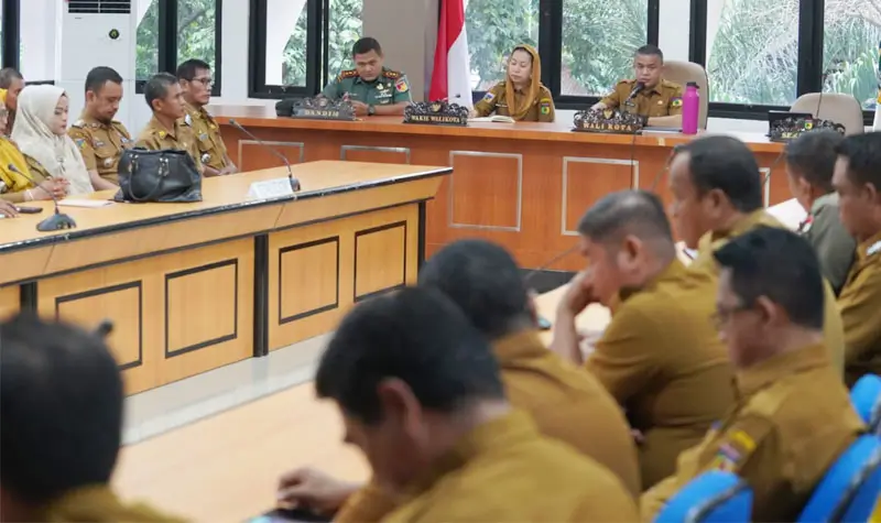 Wali Kota Palu, Hadianto Rasyid memimpin rakor keamanan di Ruang Bantraya Palu, Senin (19/5/2025). (Foto: Prokopim Setda Kota Palu/Iwan)
