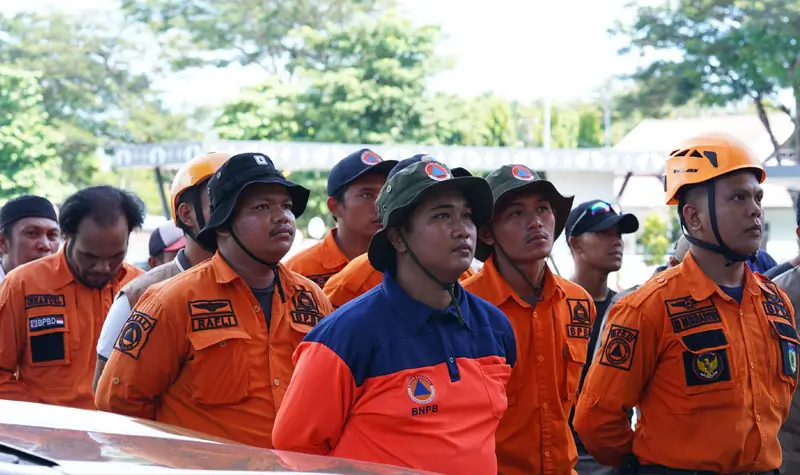 Sejumlah relawan mengikuti pelepasan ke lokasi banjir bandang di Desa Wombo, Donggala, Rabu (28/5/2025). (Foto: Prokopim Setda Kota Palu/Jufri)