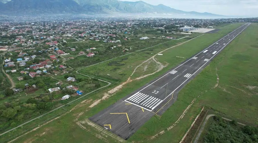 Runway Bandara Mutiara Sis Al-Jufri Palu dilihat dari atas setelah direhabiliasi. (Foto: HO-Dirjen Perhubungan Udara)
