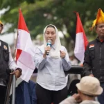Wawali Imelda Muhidin (tengah) pada pelepasan pawai Hari lahir Pancasila oleh laskar Topo Tara di Citra Land, Palu, Minggu (1/6/2025). (Foto: prokopim Setda Kota Palu/Iwan)