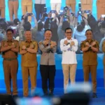 Foto bersama usai sosialisasi peluang kerja di luar negeri oleh Menteri P2MI di GBK, Selasa (10/6/2025). (Foto: Prokopim Setda Kota Palu/Jufri)
