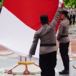 Kapolda Sulteng, Irjen Pol Agus Nugroho (kanan) memimpin peringatan Hari lahir Pancasila di mapolda Sulteng, Senin (2/6/2025). (Foto: Humas Polda Suteng)