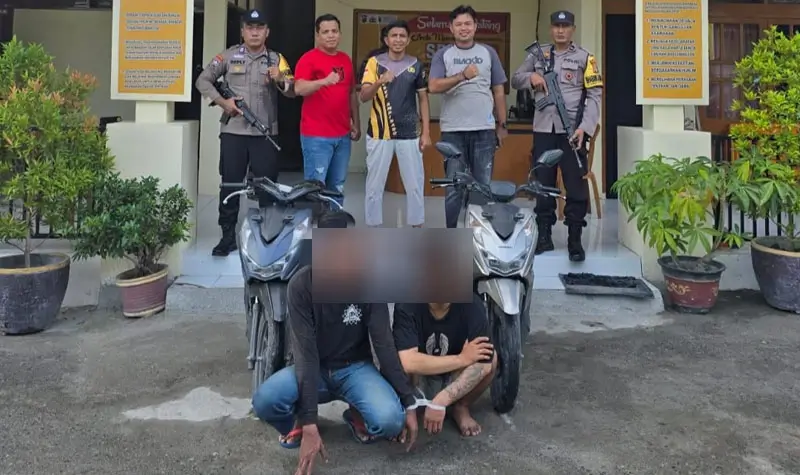 Dua tersangka curanmor yang ditangkap jajaran Polsek Tawaili, Kamis (5/6/2025). (Foto: Humas Polresta Palu)